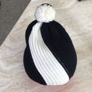 Black and White Roots Hat